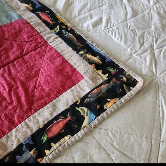 HANDMADE Patchwork Quilt Fish Cabin Outdoors Man Cave Colorful Bedding 66 x 99 - Picture 5 of 6